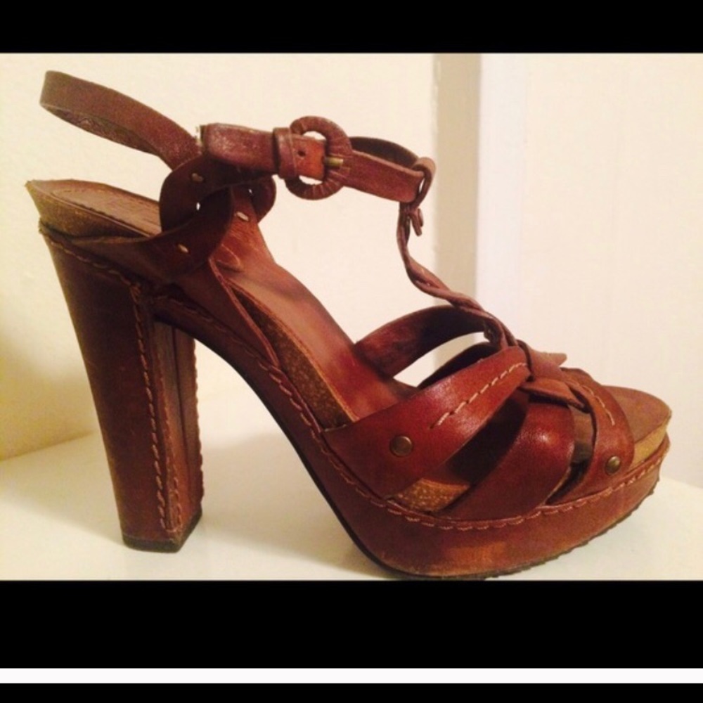 Frye size 7 boho brown leather t-strap platform